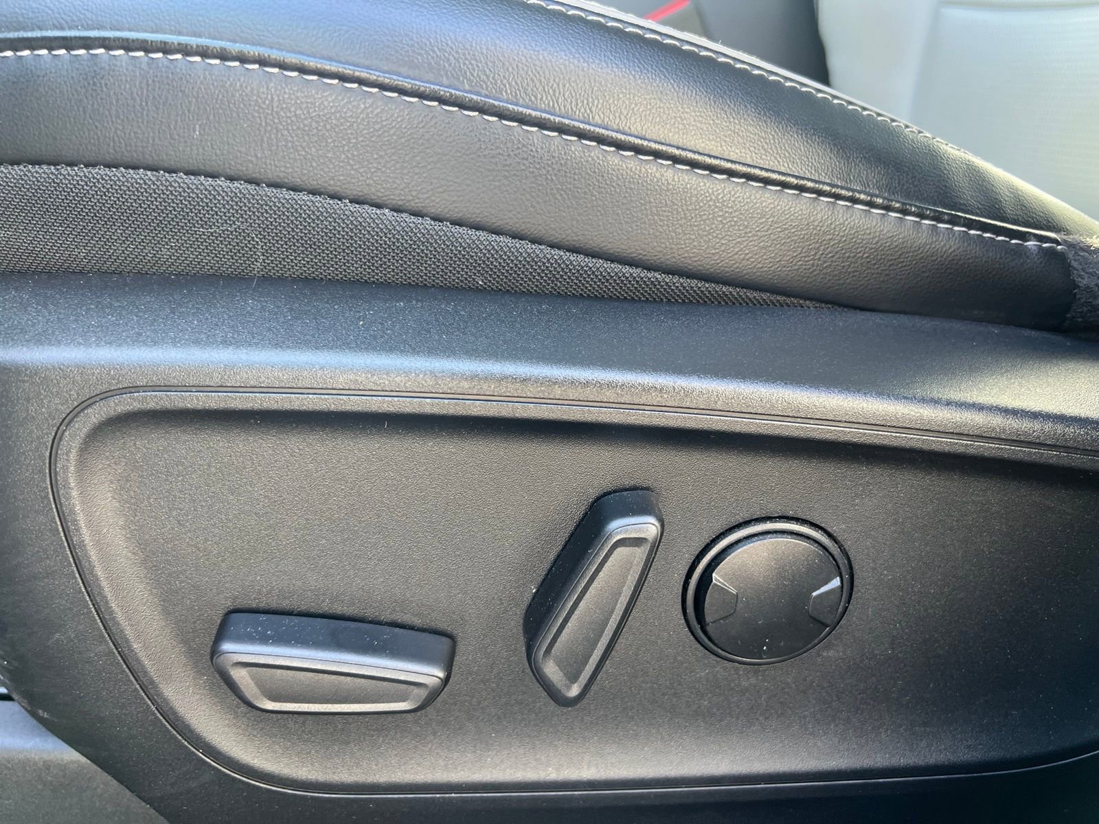 Used 2023 Ford Escape Platinum image 11