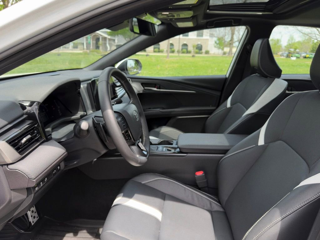 Used 2025 Toyota Camry SE w/ Convenience Package AWD/4WD image 19