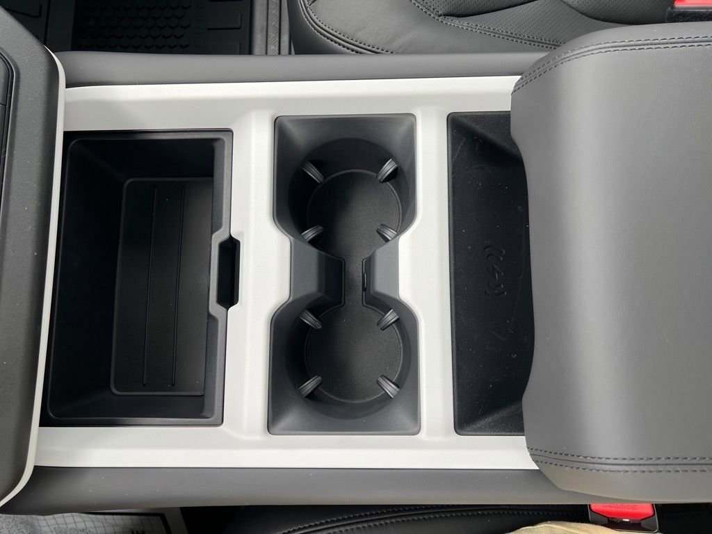 Used 2025 Land Rover Defender 110 S image 19