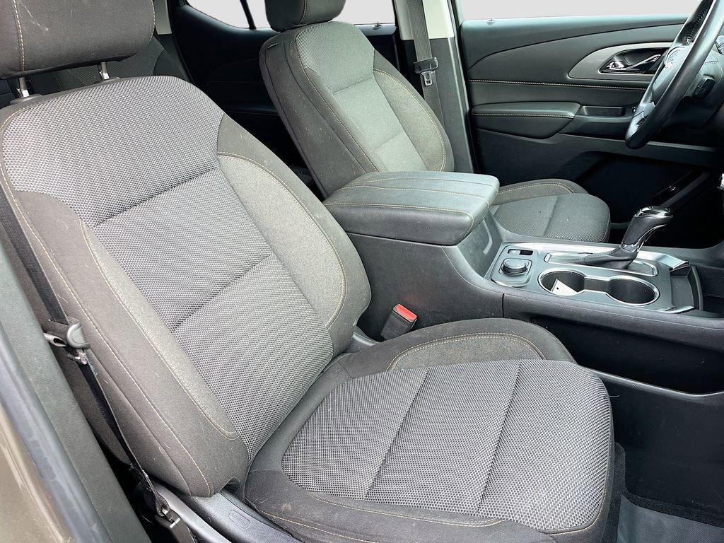 Used 2020 Chevrolet Traverse LT image 30