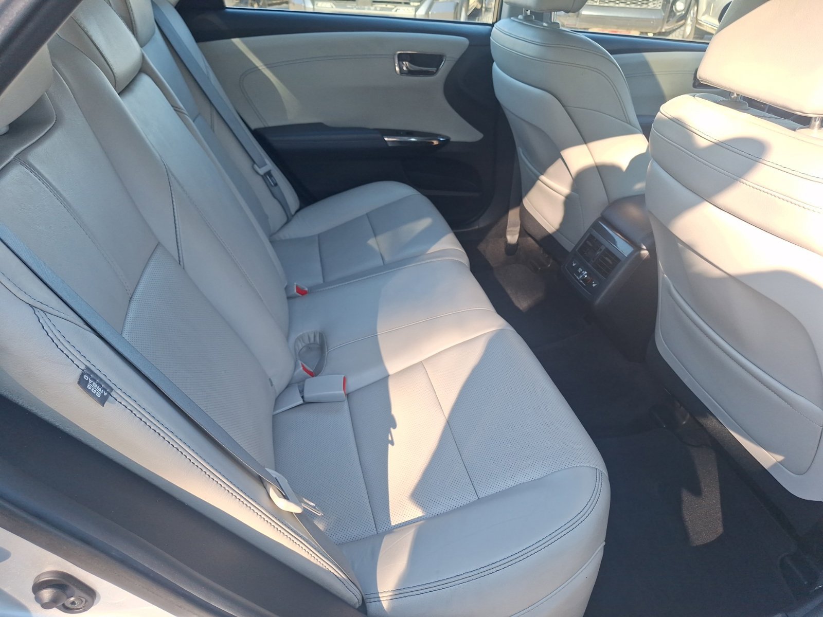 Used 2014 Toyota Avalon Limited FWD image 32