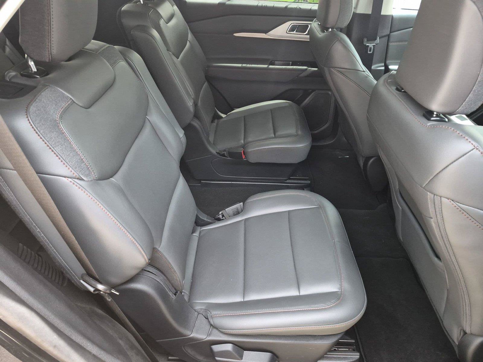 Used 2025 Ford Explorer Active w/ Active Comfort Package RWD image 22
