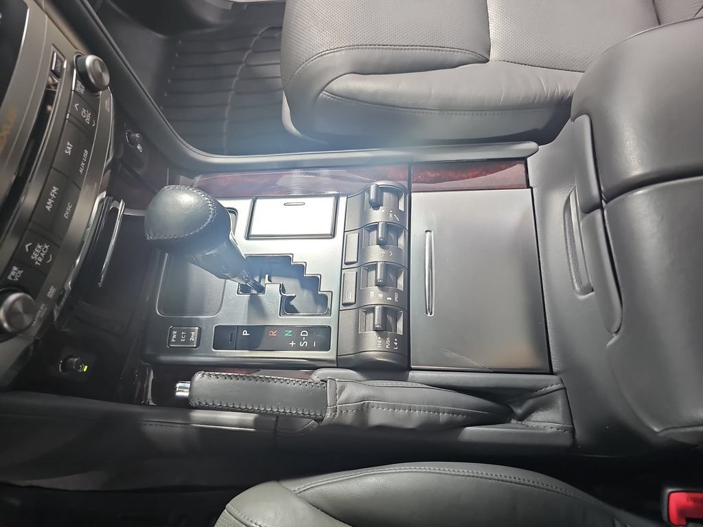 Used 2010 Lexus LX 570 4WD w/ Luxury Pkg image 32