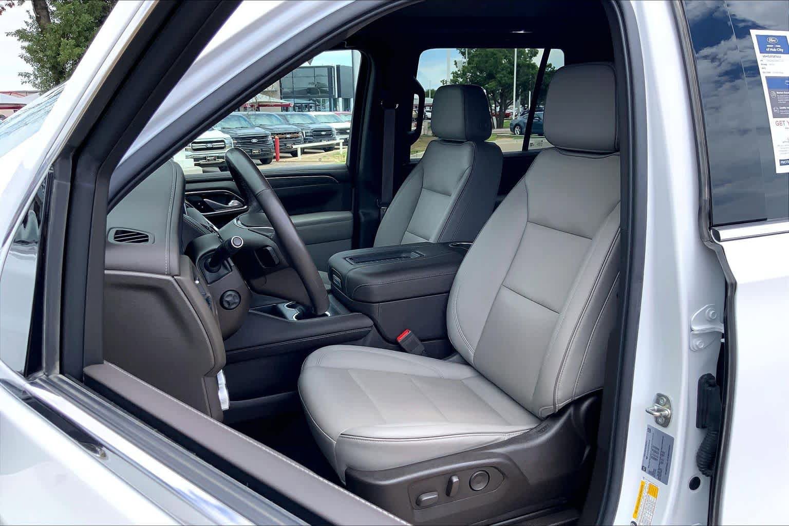 Used 2022 GMC Yukon SLT w/ SLT Premium Package AWD/4WD image 8