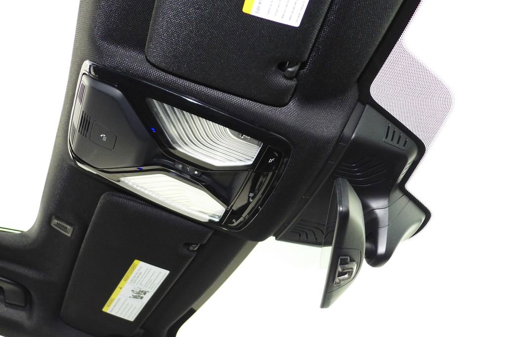 Used 2019 BMW 530e 530e iPerformance w/ M Sport Package image 17