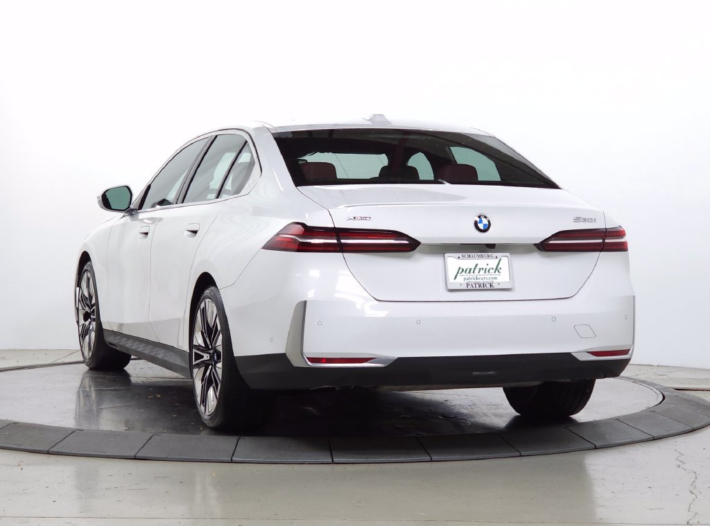 Used 2024 BMW 530i xDrive w/ Convenience Package AWD/4WD image 5