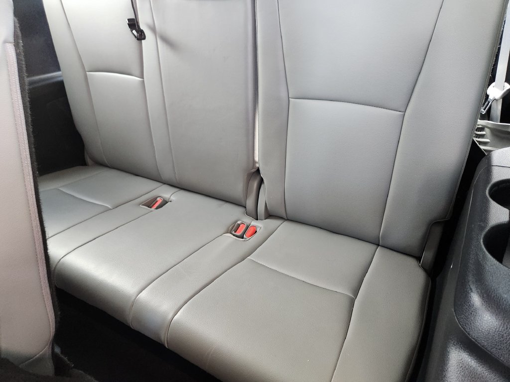 Used 2022 Toyota Highlander XLE AWD/4WD image 19
