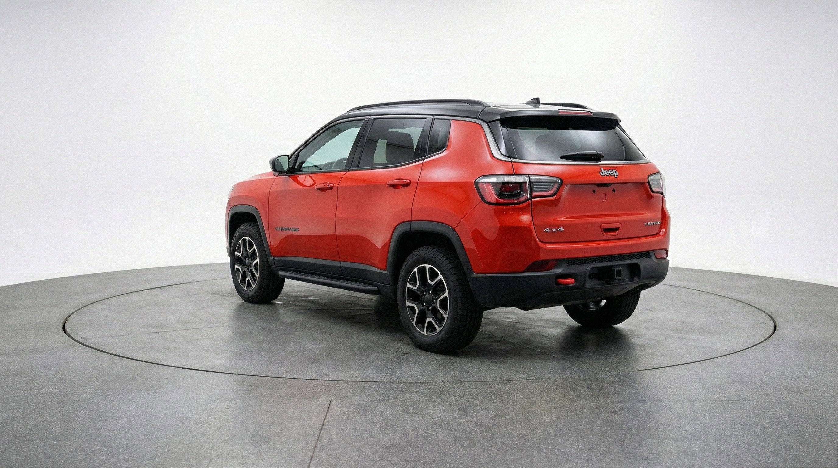 Used 2025 Jeep Compass Trailhawk w/ Trailer Tow Group AWD/4WD image 6