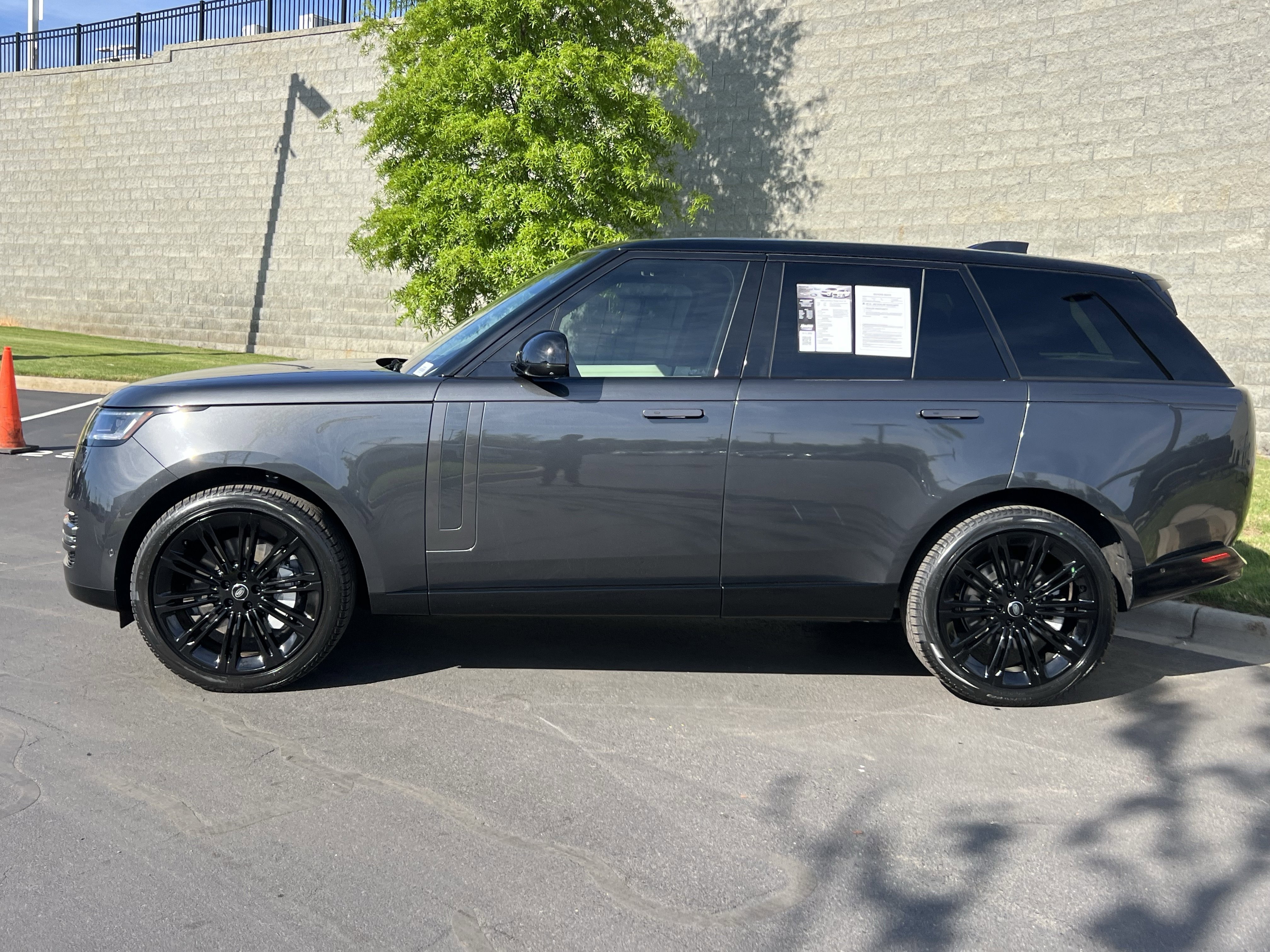Certified 2024 Land Rover Range Rover SE image 4
