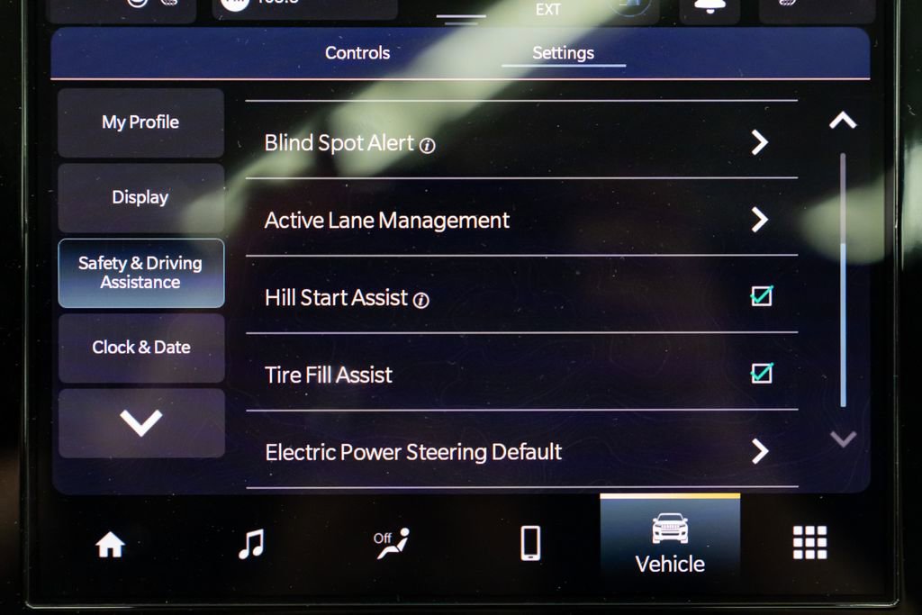 New 2025 Jeep Grand Cherokee Laredo X w/ Luxury Tech Group I image 19