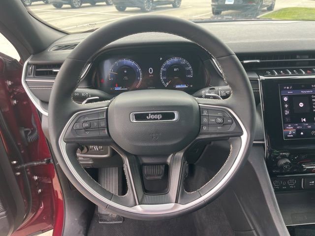 Used 2025 Jeep Grand Cherokee Altitude AWD/4WD image 18