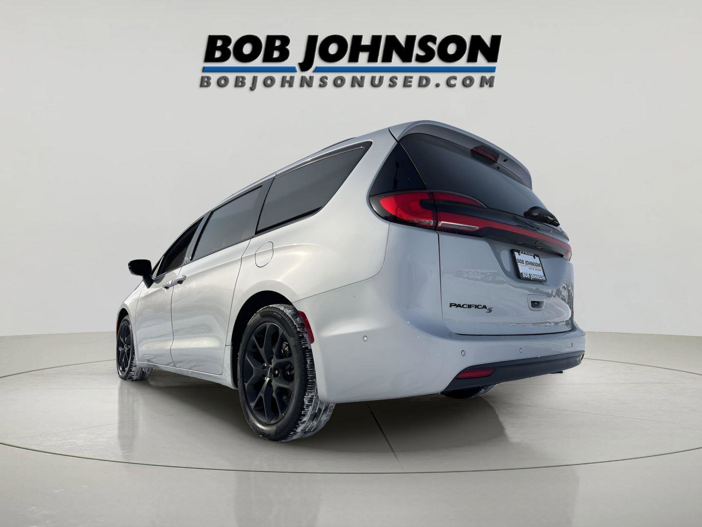 Used 2024 Chrysler Pacifica Touring-L w/ S Appearance Package image 5