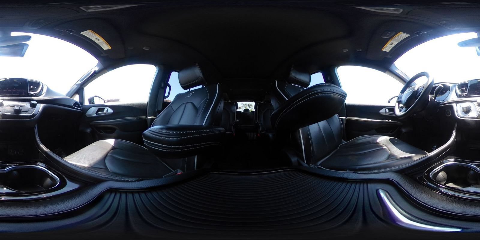 Used 2025 Chrysler Pacifica Limited FWD image 45