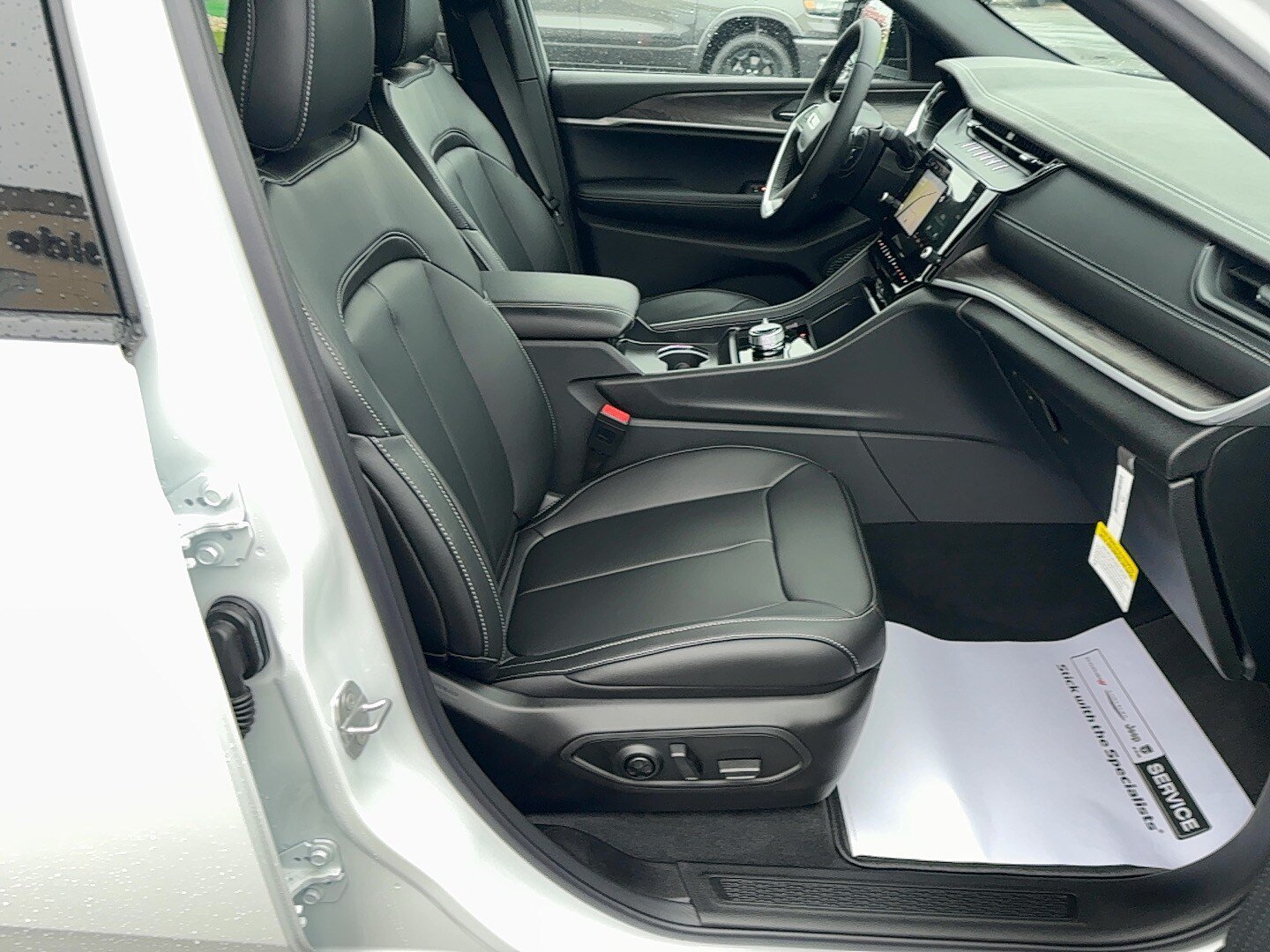 New 2027 Jeep Grand Cherokee L Limited AWD/4WD image 18