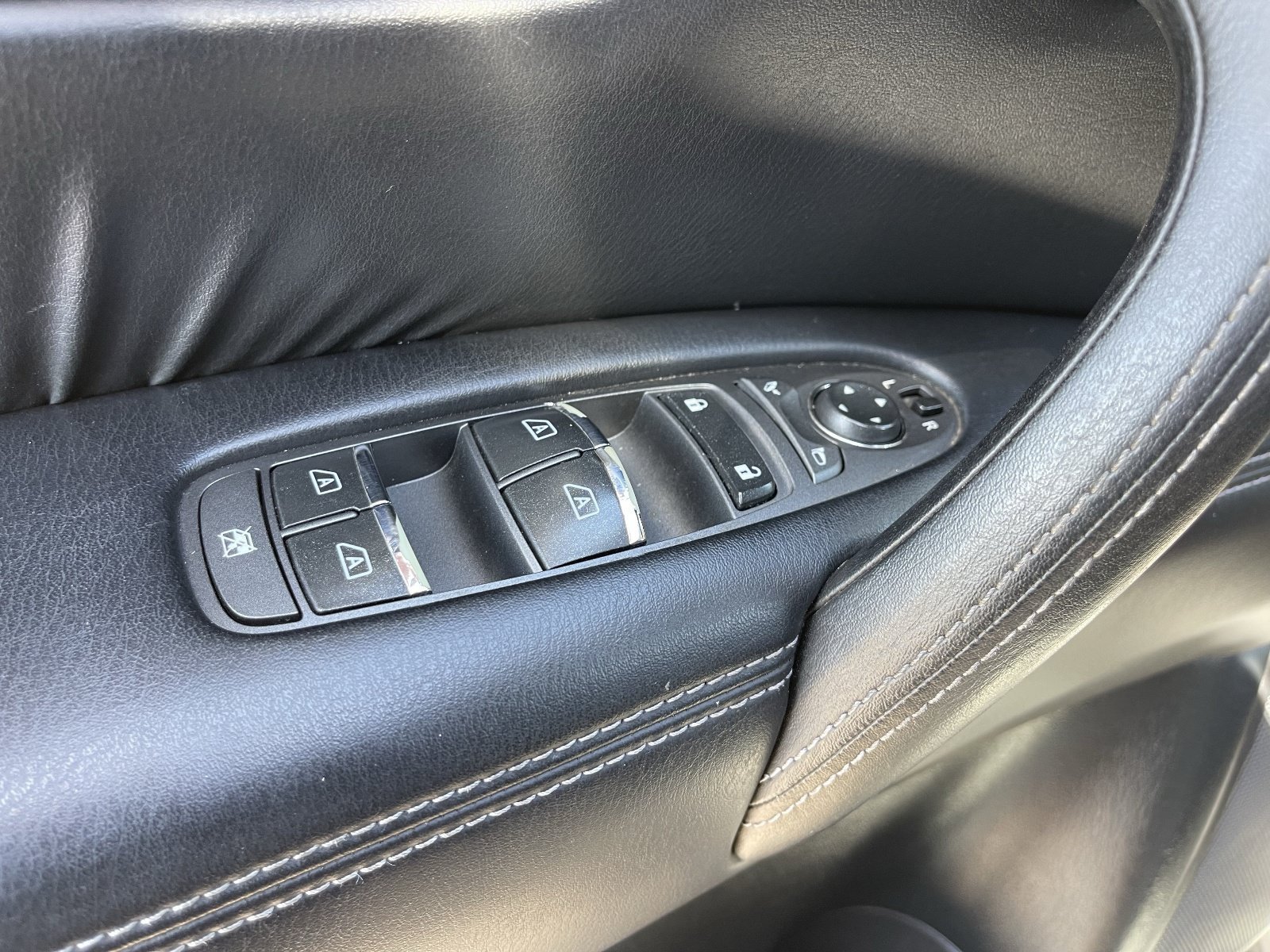 Used 2017 INFINITI QX80 4WD w/ Driver Assistance Package image 23