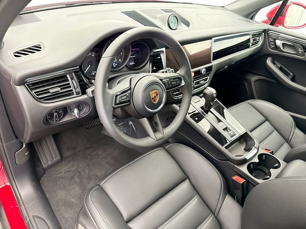 Used 2026 Porsche Macan AWD/4WD image 4