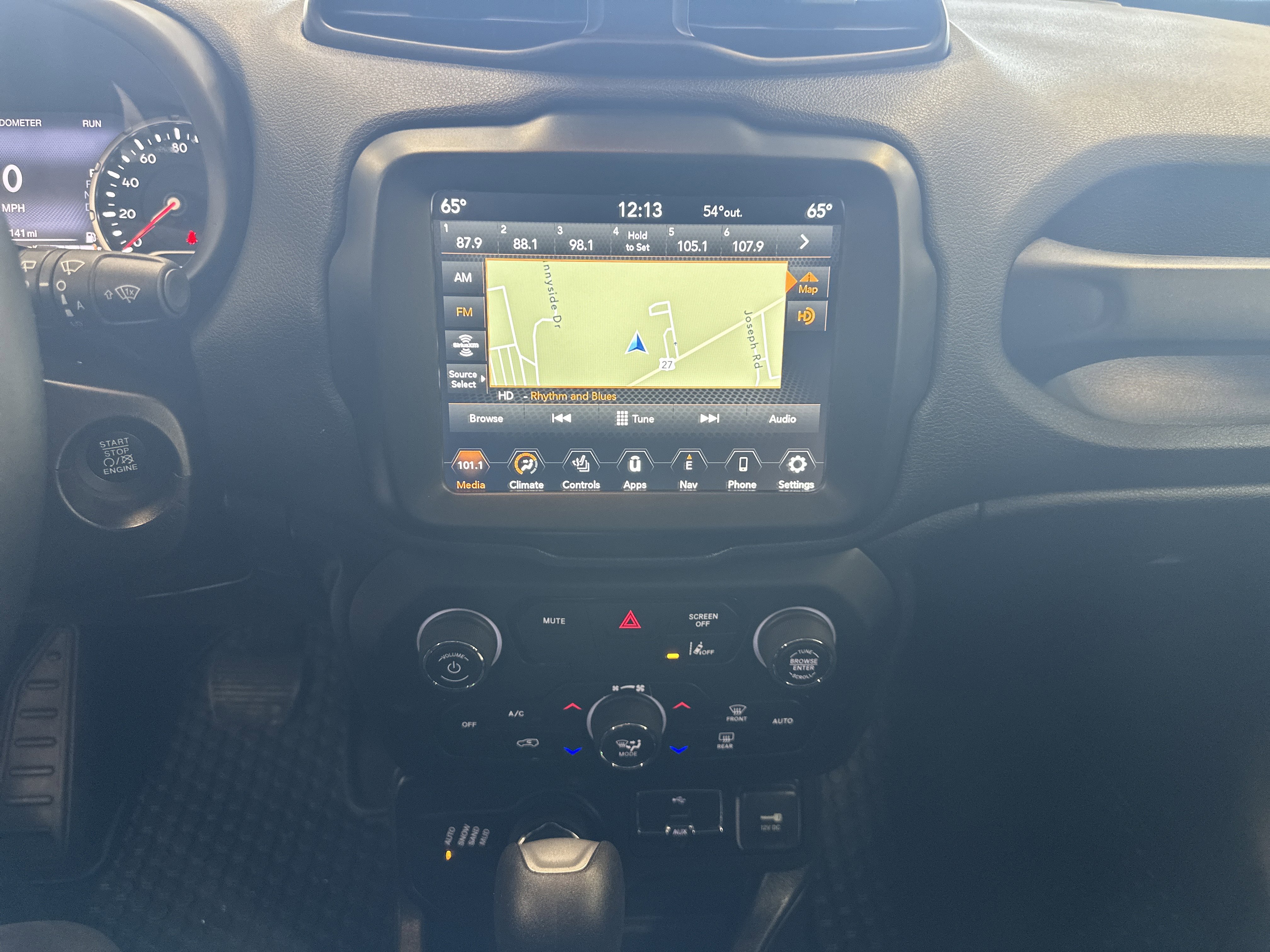 Used 2022 Jeep Renegade Latitude w/ Convenience Group image 3