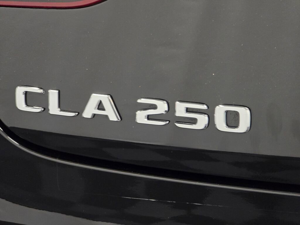 Used 2022 Mercedes-Benz CLA 250 4MATIC image 31
