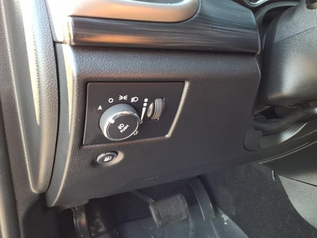 Certified 2021 Jeep Grand Cherokee Laredo AWD/4WD image 8