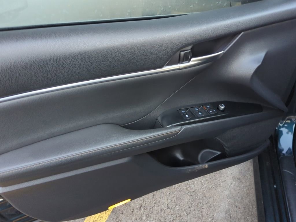 Used 2019 Toyota Camry XLE image 7