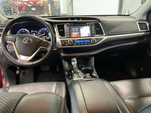 Used 2017 Toyota Highlander Limited AWD/4WD image 11
