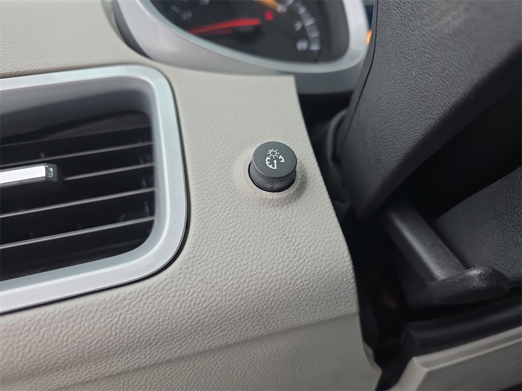 Used 2016 Chevrolet Equinox LTZ w/ Enhanced Convenience Package image 25