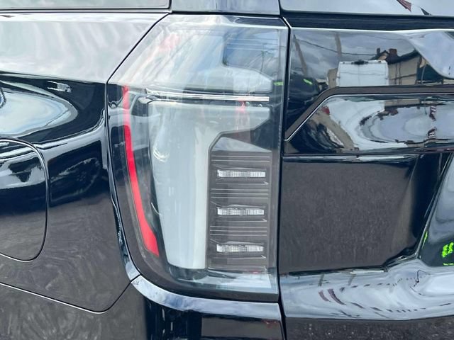 Certified 2026 Chevrolet Suburban LT w/ Comfort Package AWD/4WD image 11