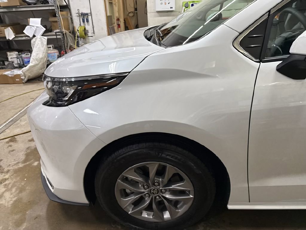 Used 2024 Toyota Sienna XLE image 4