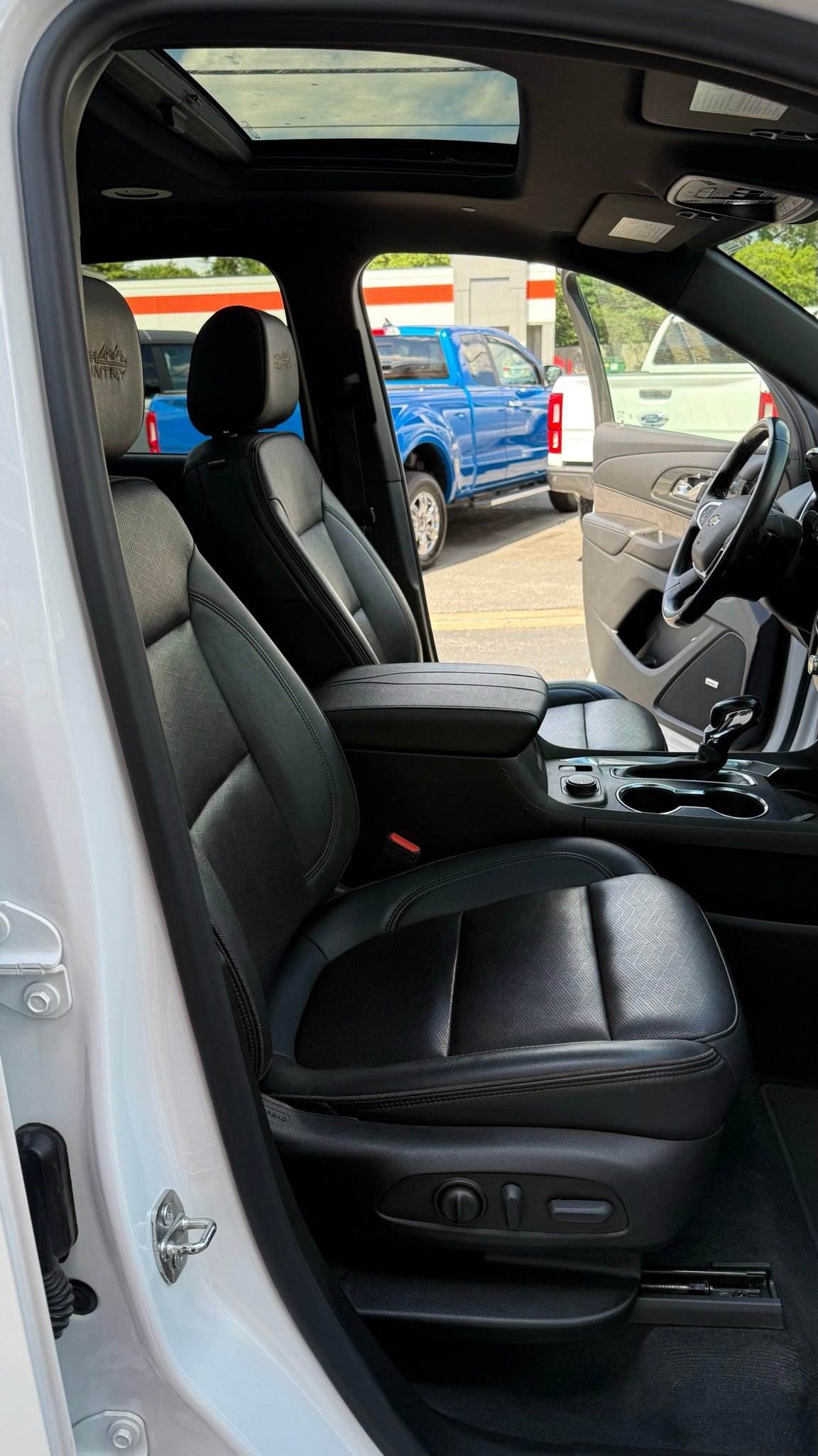 Used 2022 Chevrolet Traverse High Country image 14