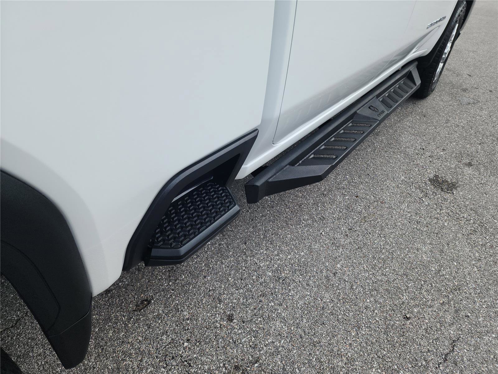 Used 2023 GMC Sierra 2500 SLT w/ SLT Convenience Package image 24