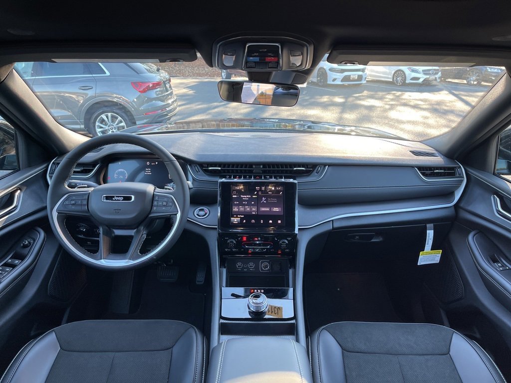 New 2025 Jeep Grand Cherokee L Altitude image 6