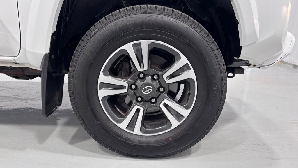 Used 2019 Toyota Tacoma TRD Sport AWD/4WD image 32
