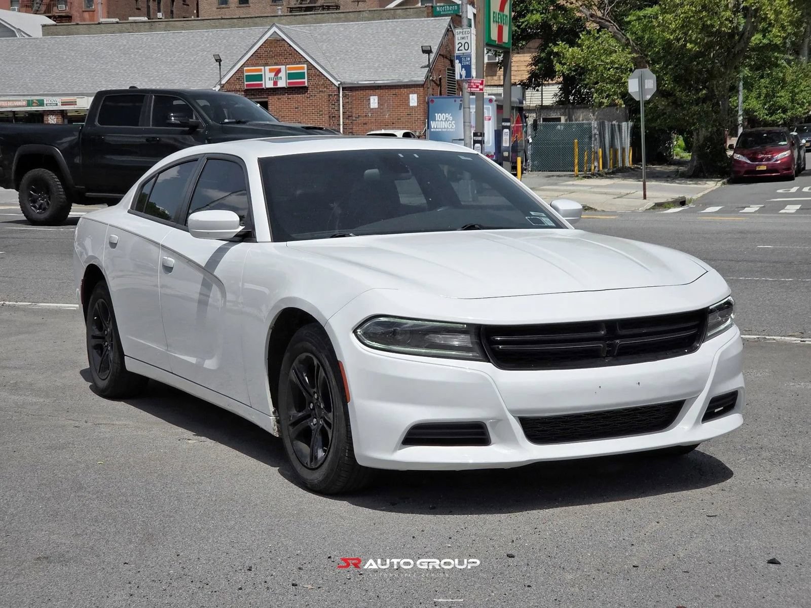 Used 2019 Dodge Charger SXT w/ Leather Interior Group RWD image 2