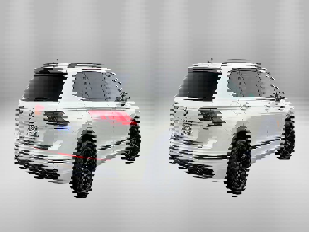 Used 2023 Volkswagen Tiguan SE R-Line image 5