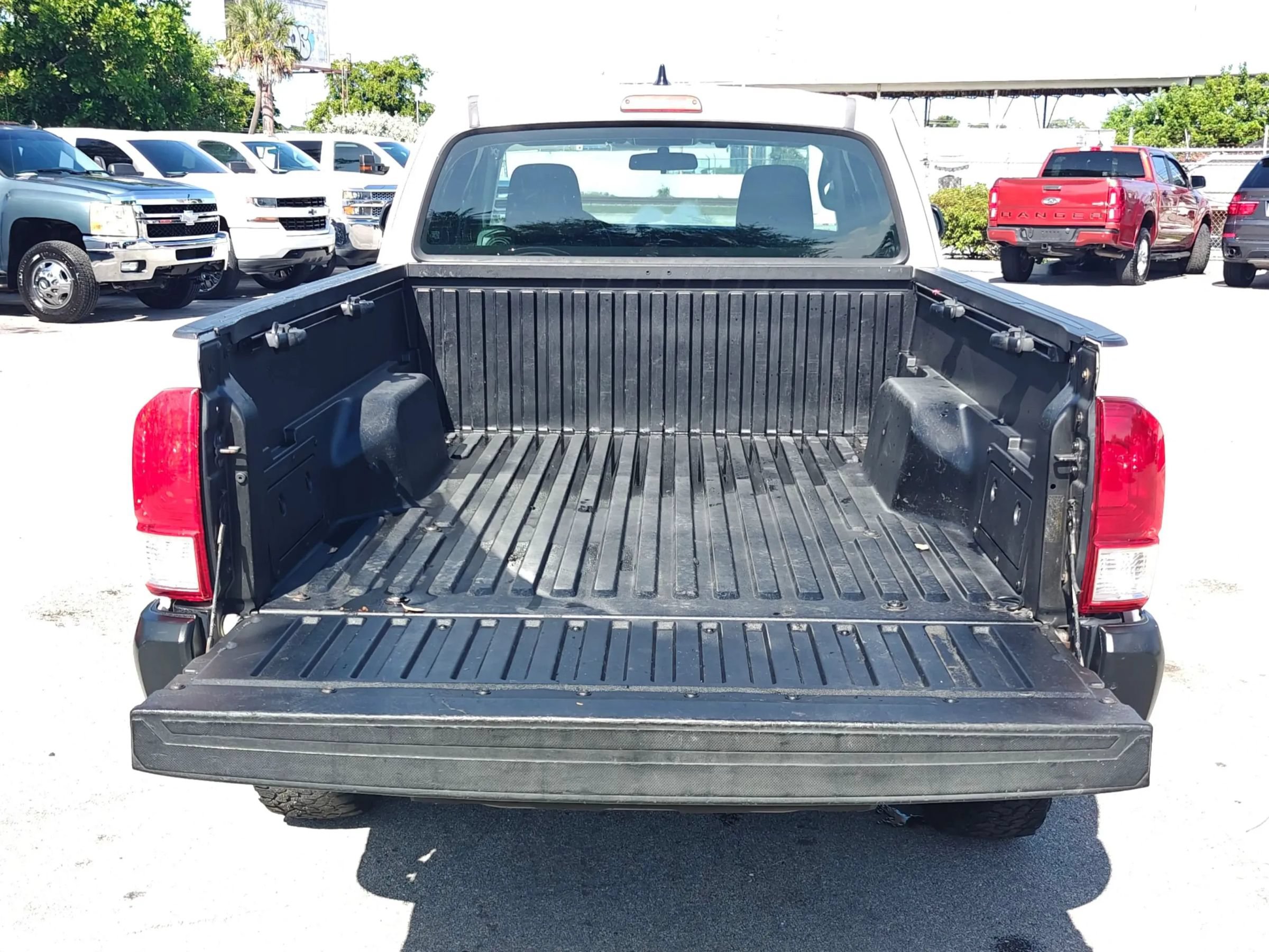 Used 2017 Toyota Tacoma SR RWD image 7