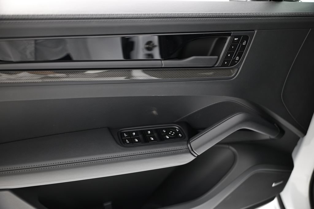 New 2026 Porsche Cayenne GTS AWD/4WD image 19