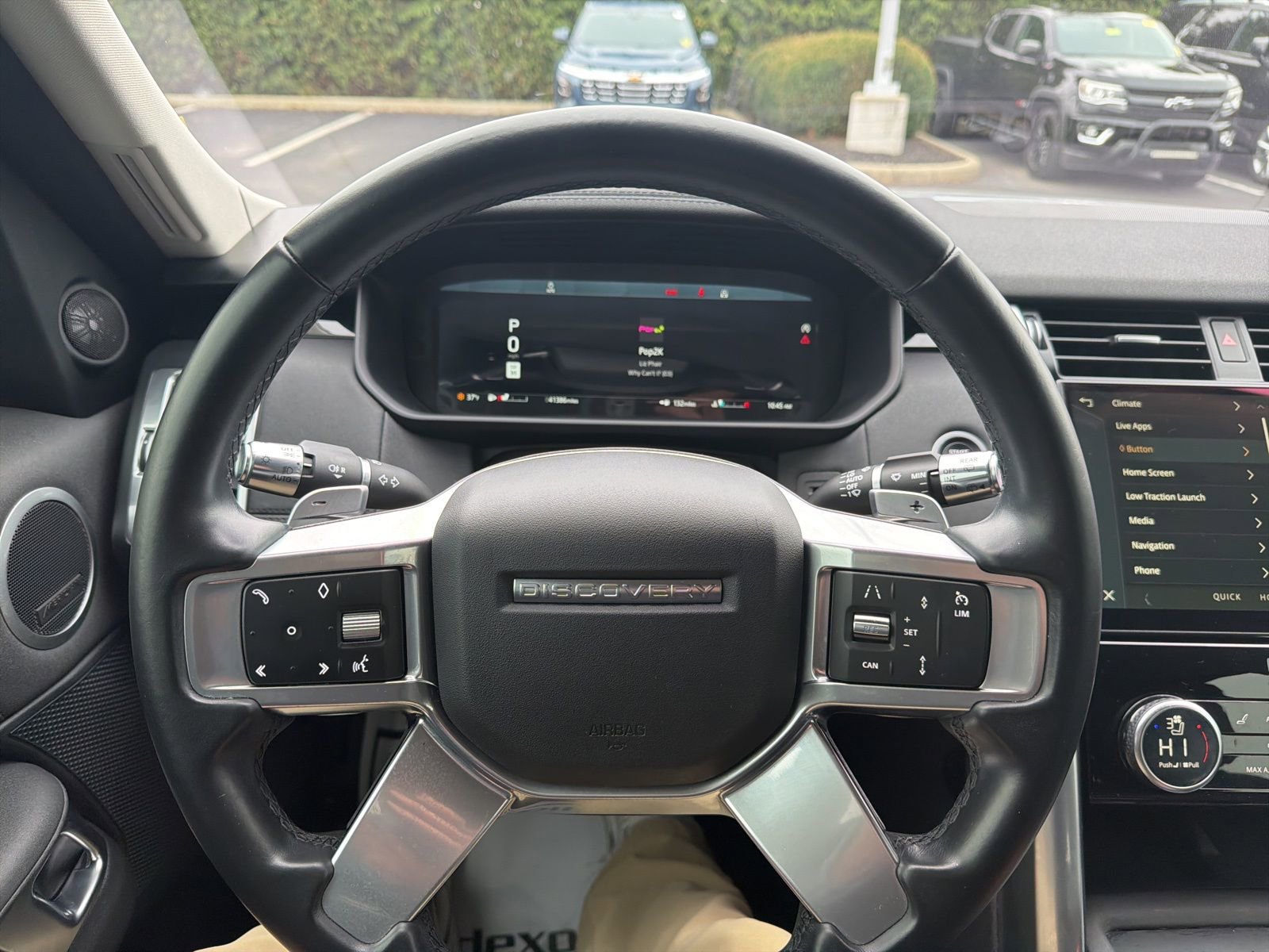 Used 2022 Land Rover Discovery S image 12