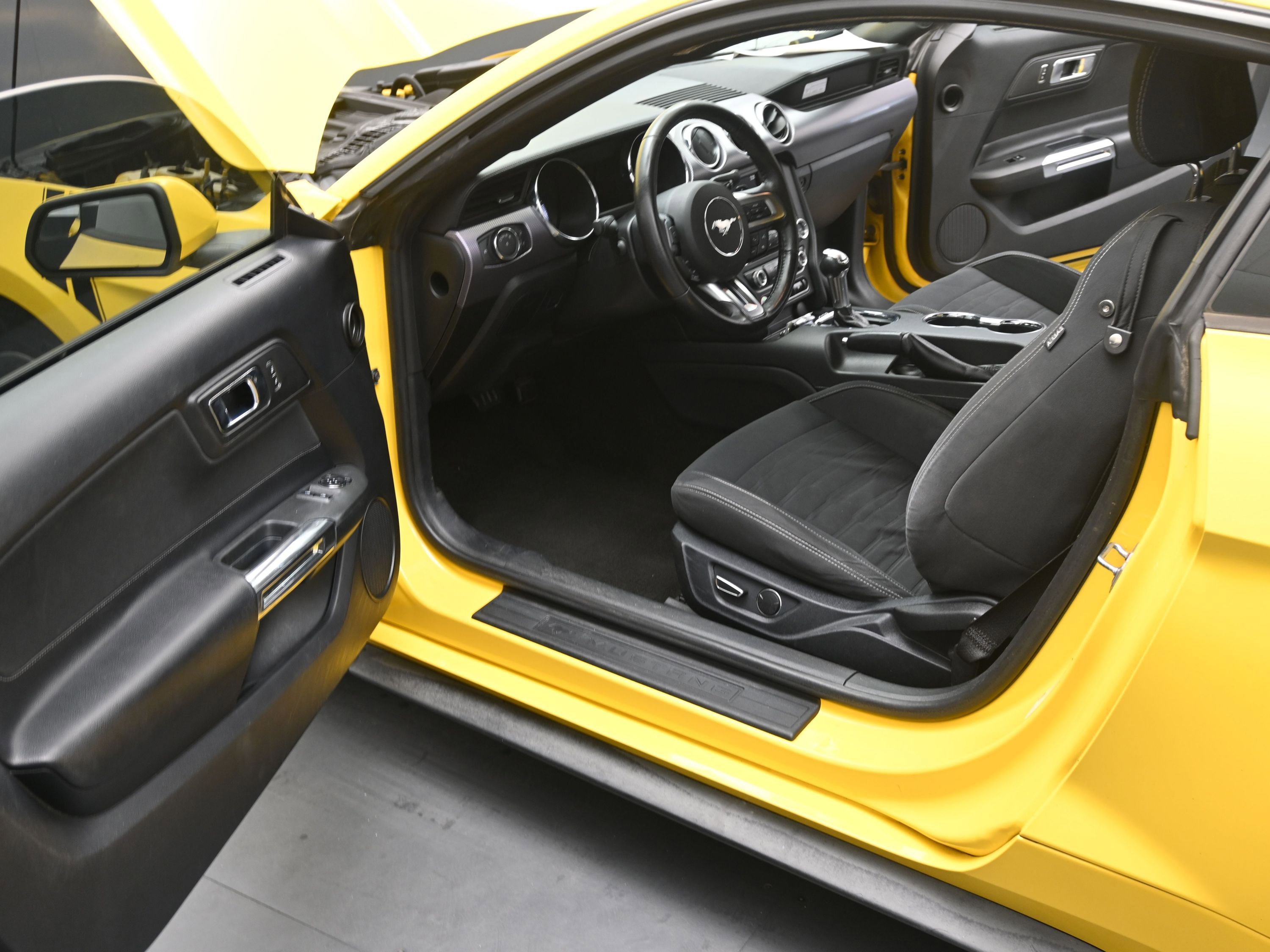 Used 2016 Ford Mustang EcoBoost image 5