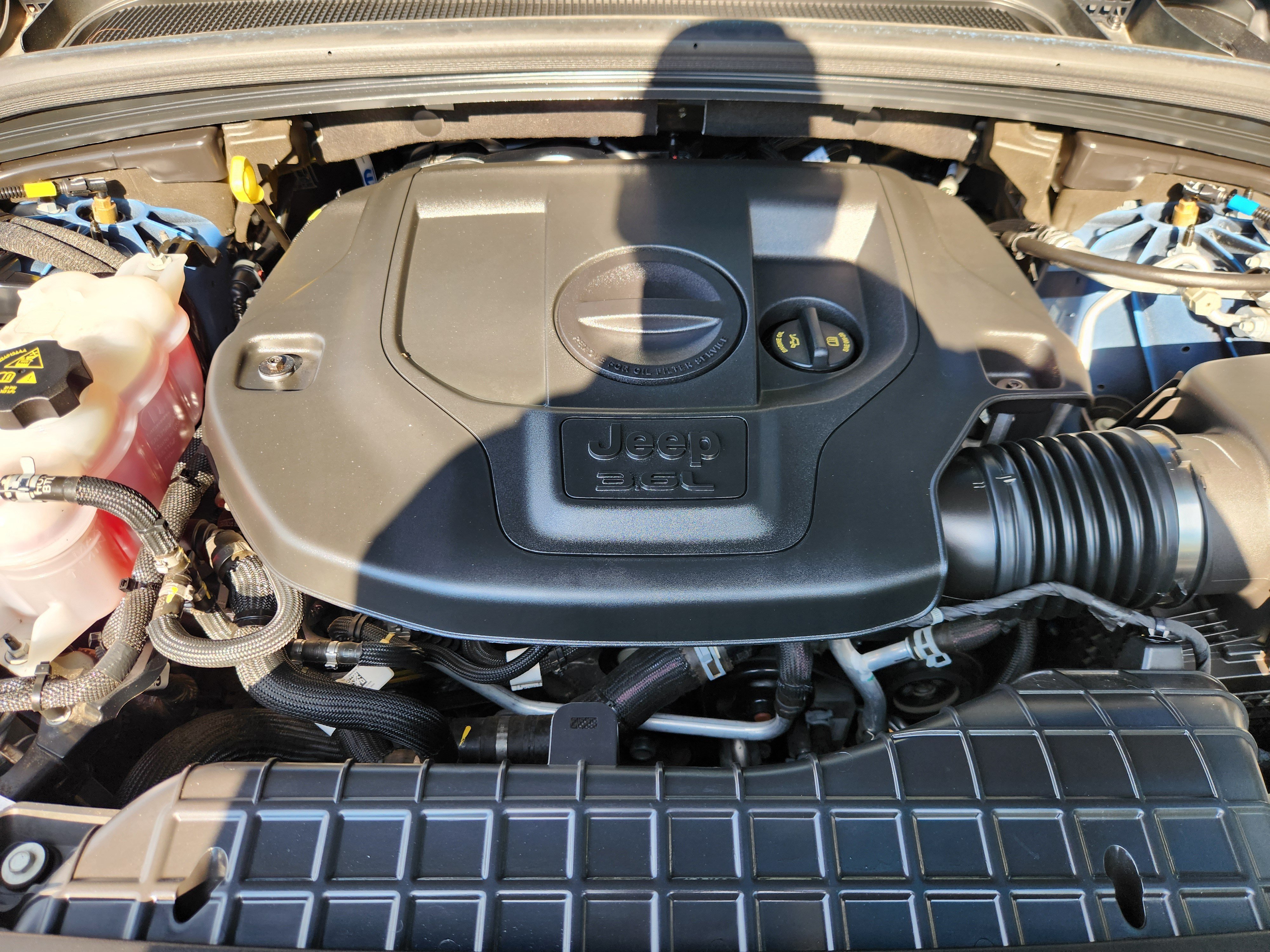 Used 2023 Jeep Grand Cherokee Overland AWD/4WD image 19