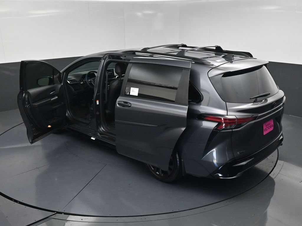 Used 2025 Toyota Sienna XSE w/ XSE Plus Package FWD image 21