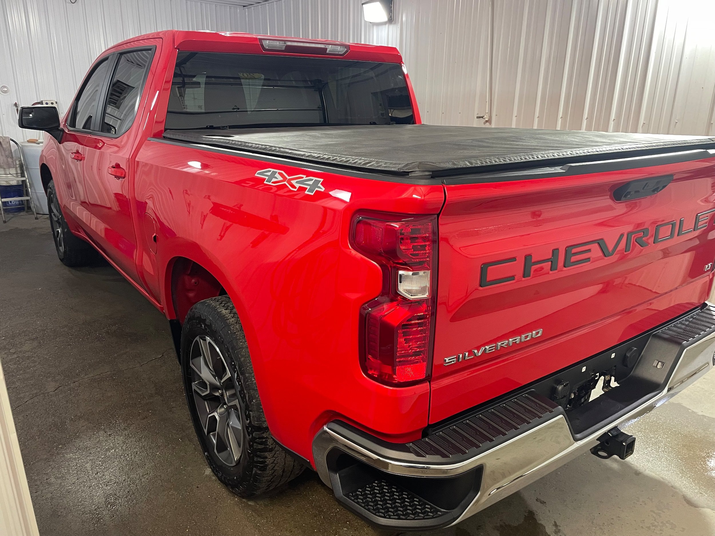 Used 2022 Chevrolet Silverado 1500 LT AWD/4WD image 5