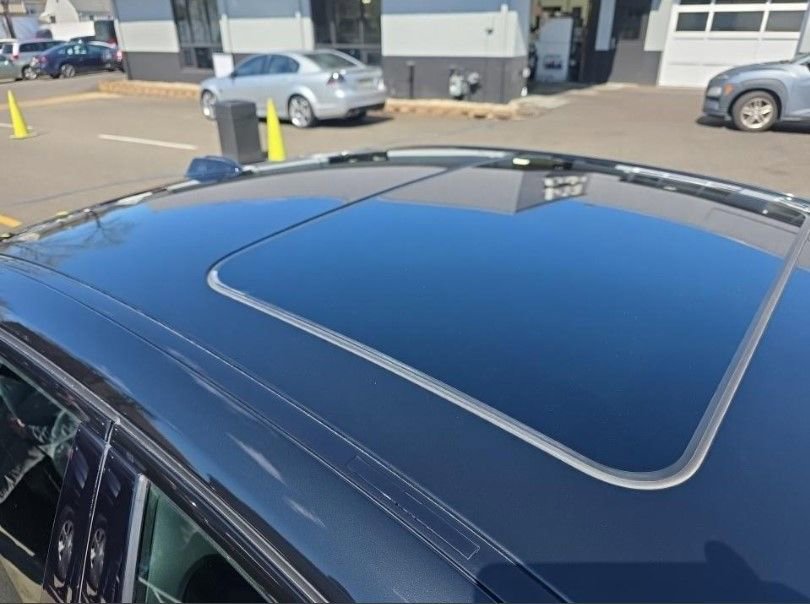 Used 2023 BMW 330i xDrive Sedan w/ Premium Package image 5