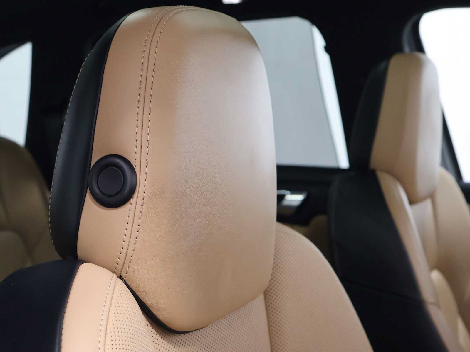 Used 2018 Porsche Cayenne S AWD/4WD image 21