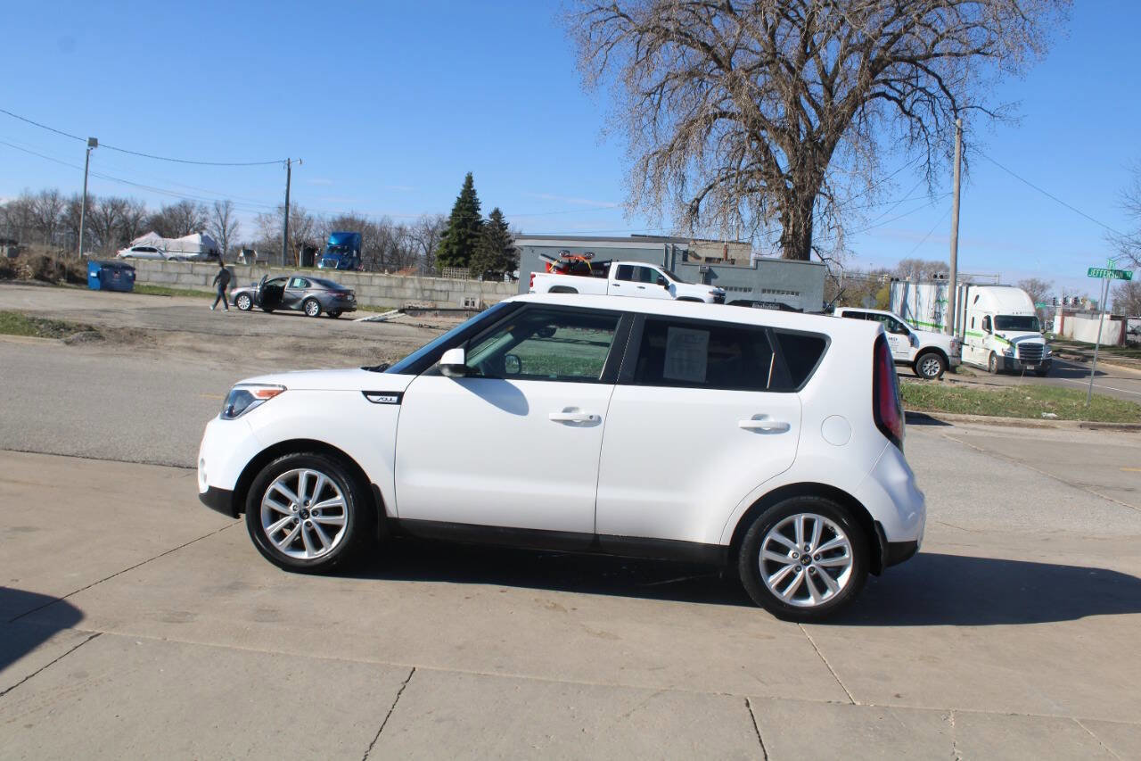 Used 2018 Kia Soul + image 5