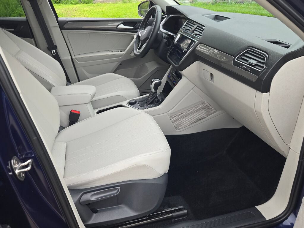 Used 2022 Volkswagen Tiguan SE AWD/4WD image 8