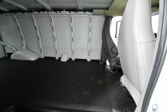New 2025 Chevrolet Express 3500 Extended RWD image 25