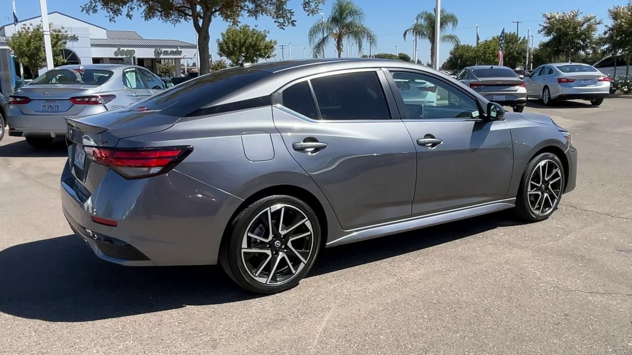 Used 2025 Nissan Sentra SR FWD image 7