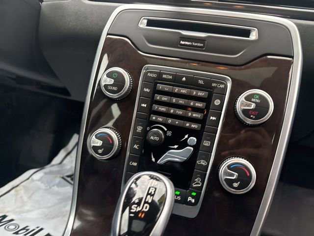 Used 2016 Volvo XC70 T5 Platinum image 16