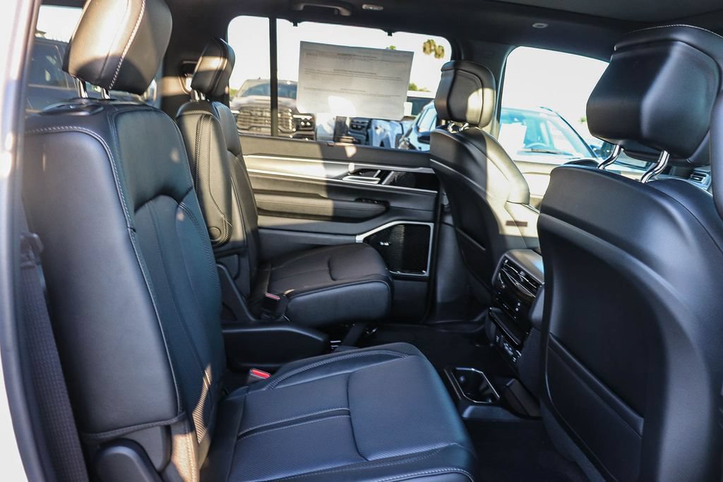 New 2026 Jeep Grand Wagoneer Limited AWD/4WD image 19