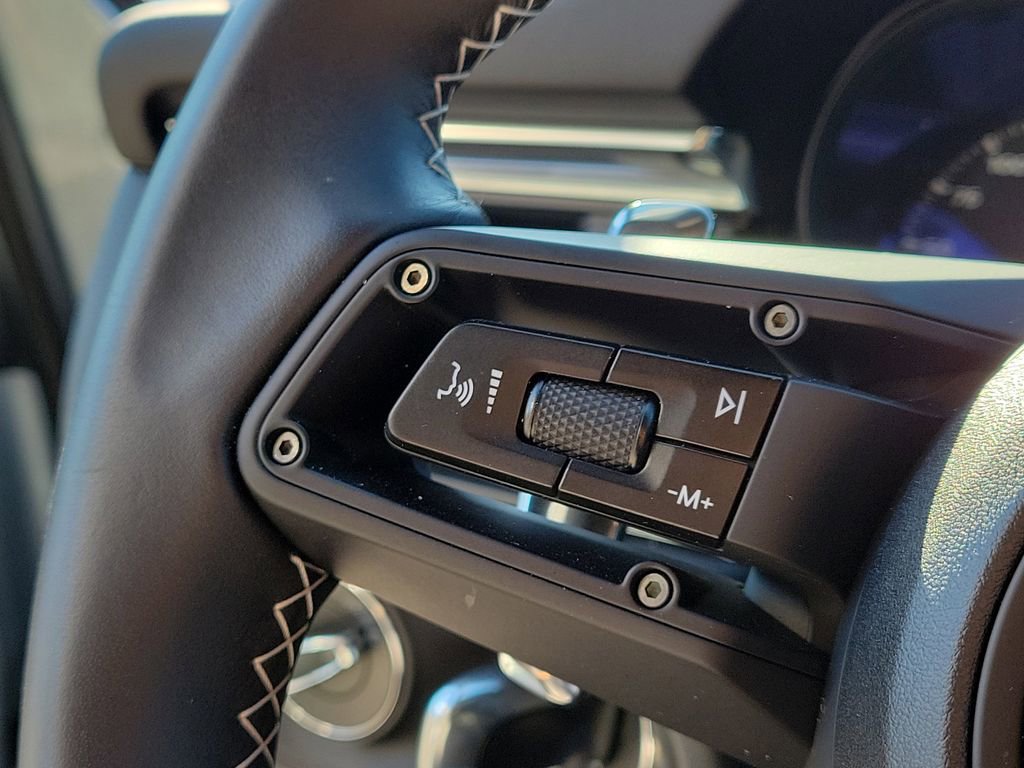 Certified 2025 Porsche Macan Turbo image 35